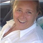 Docente scuola primaria impartisce lezioni d'italiano e storia